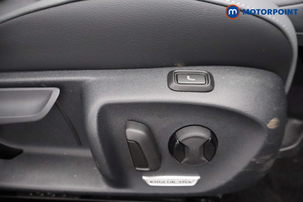 Volkswagen Passat Life Automatic Petrol Plug-In Hybrid Estate - Stock Number (1632903) - 13th supplementary image