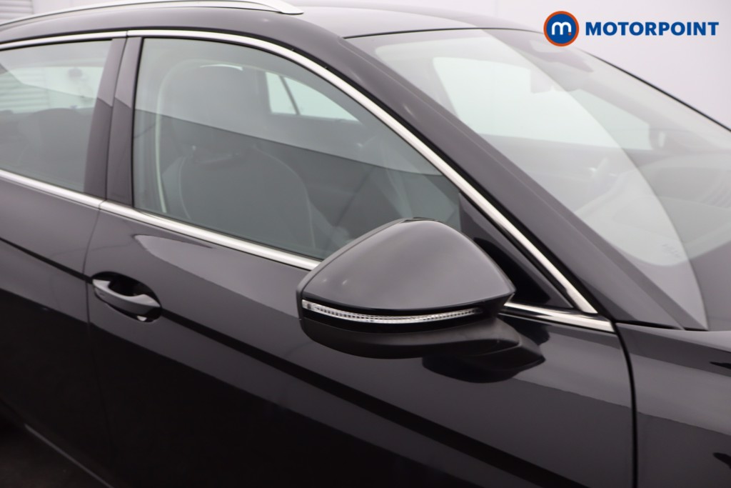 Volkswagen Passat Life Automatic Petrol Plug-In Hybrid Estate - Stock Number (1632903) - 22nd supplementary image