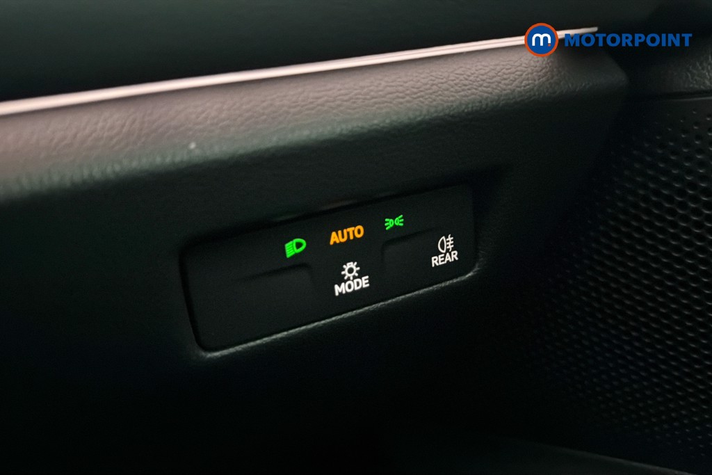 Volkswagen Passat Life Automatic Petrol Plug-In Hybrid Estate - Stock Number (1632915) - 18th supplementary image