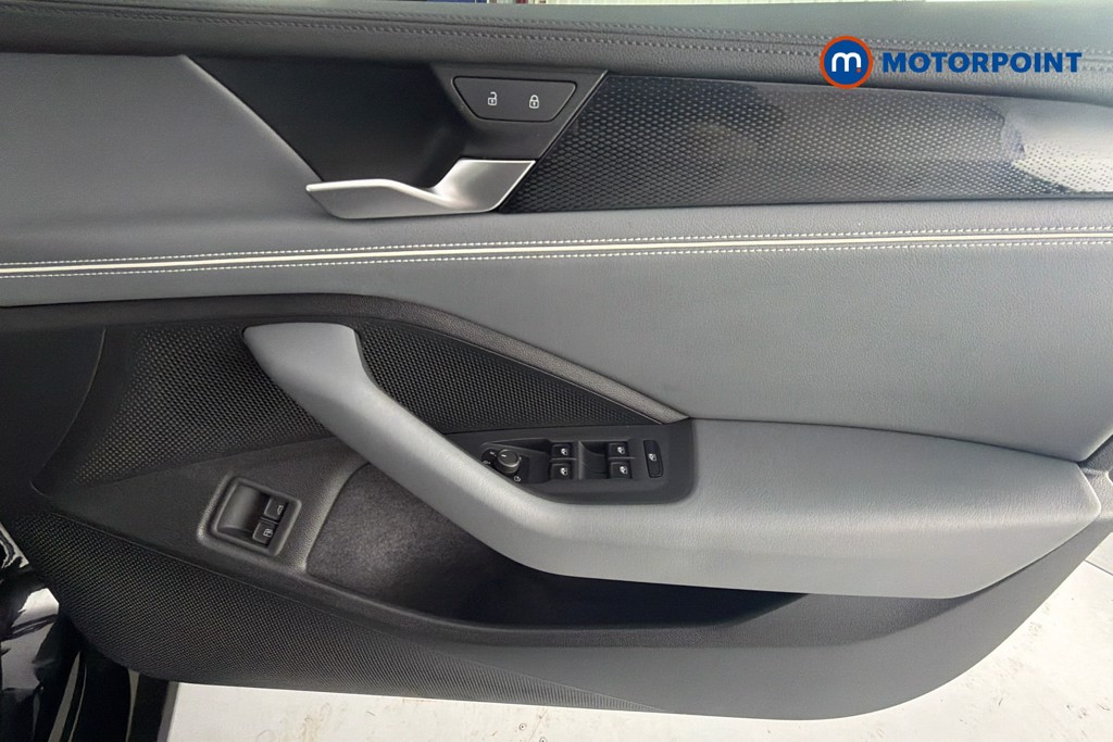 Volkswagen Passat Life Automatic Petrol Plug-In Hybrid Estate - Stock Number (1632915) - 19th supplementary image