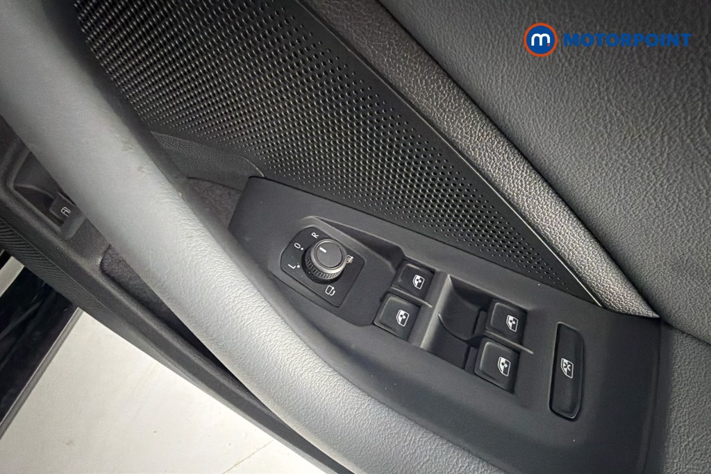 Volkswagen Passat Life Automatic Petrol Plug-In Hybrid Estate - Stock Number (1632915) - 20th supplementary image