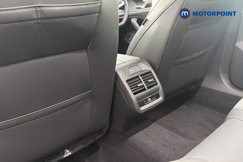 Volkswagen Passat Life Automatic Petrol Plug-In Hybrid Estate - Stock Number (1632915) - 30th supplementary image