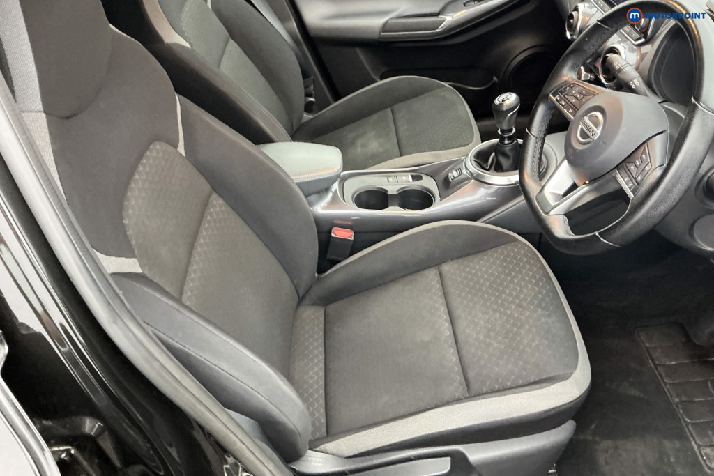 Nissan Juke N-Connecta Manual Petrol SUV - Stock Number (1635157) - 5th supplementary image