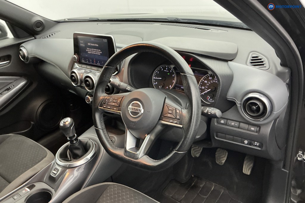 Nissan Juke N-Connecta Manual Petrol SUV - Stock Number (1635157) - 8th supplementary image