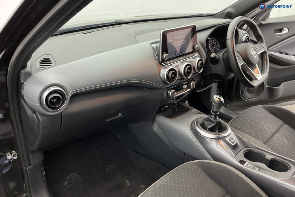 Nissan Juke N-Connecta Manual Petrol SUV - Stock Number (1635157) - 9th supplementary image
