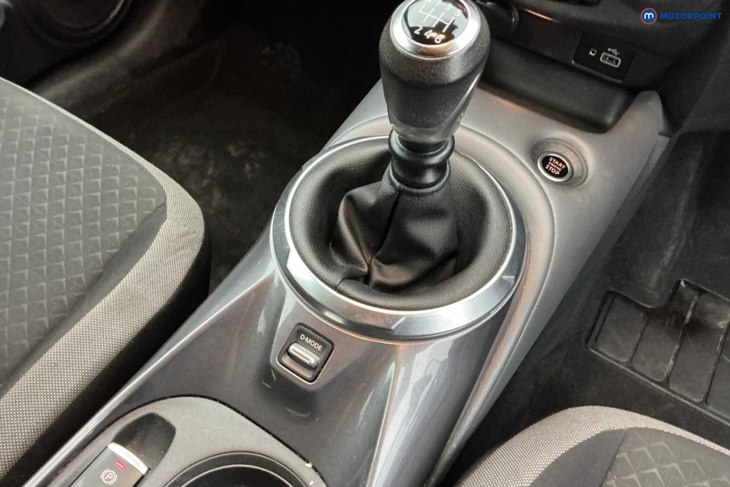 Nissan Juke N-Connecta Manual Petrol SUV - Stock Number (1635157) - 15th supplementary image