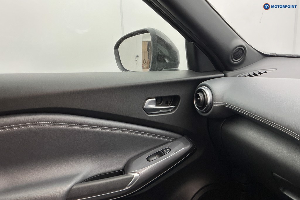 Nissan Juke N-Connecta Manual Petrol SUV - Stock Number (1635157) - 19th supplementary image