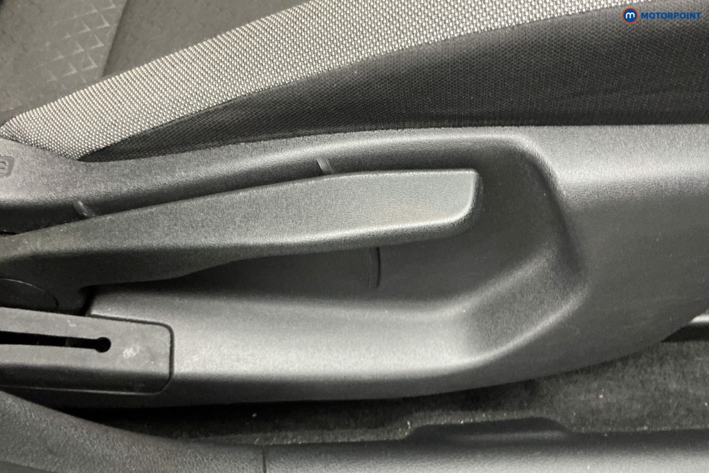 Nissan Juke N-Connecta Manual Petrol SUV - Stock Number (1635157) - 23rd supplementary image
