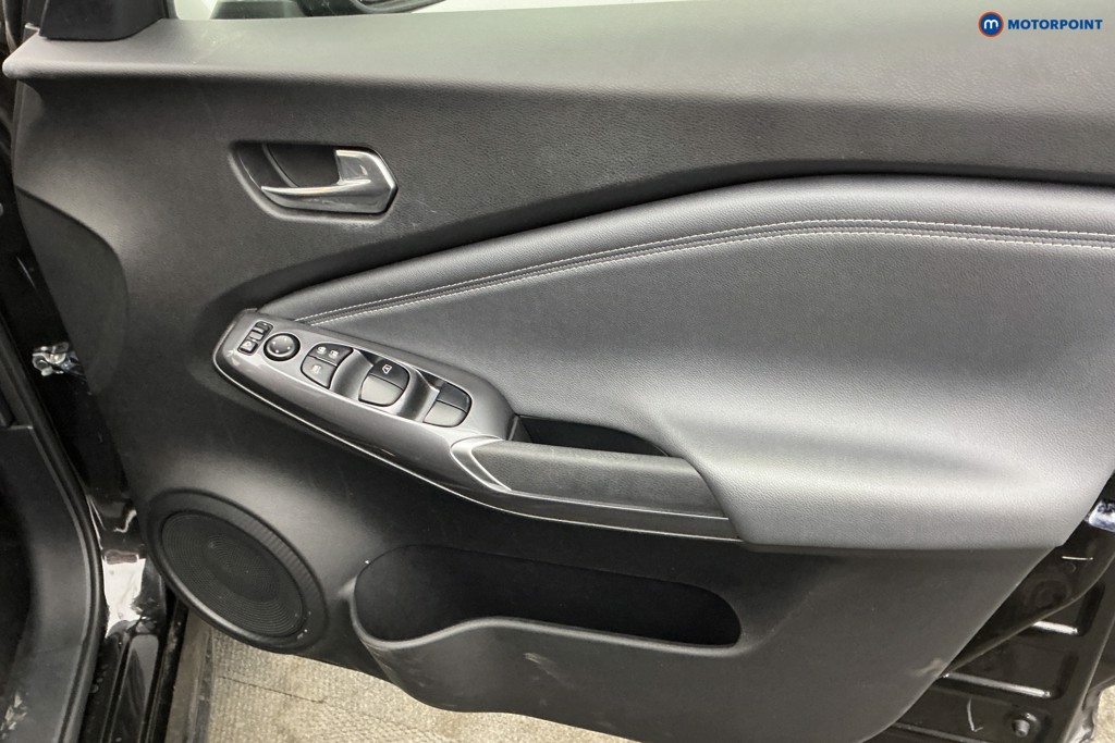 Nissan Juke N-Connecta Manual Petrol SUV - Stock Number (1635157) - 24th supplementary image