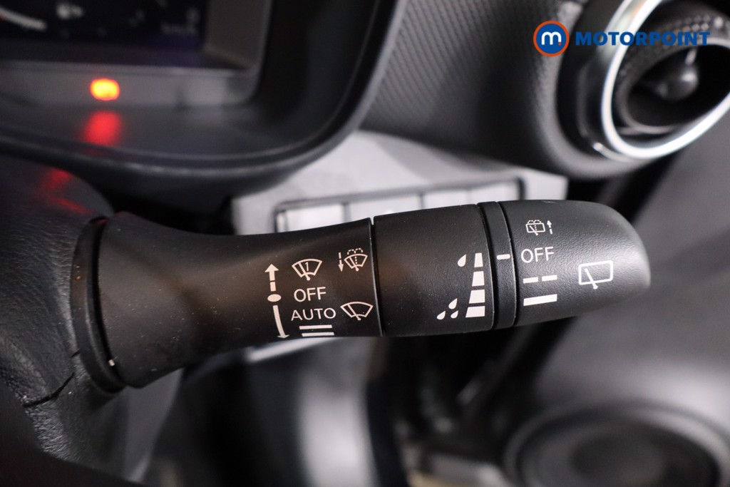 Nissan Juke N-Connecta Manual Petrol SUV - Stock Number (1635834) - 15th supplementary image