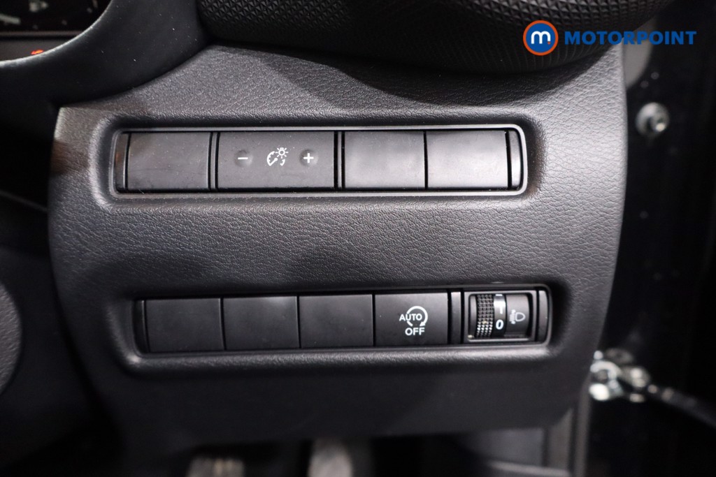 Nissan Juke N-Connecta Manual Petrol SUV - Stock Number (1635834) - 17th supplementary image