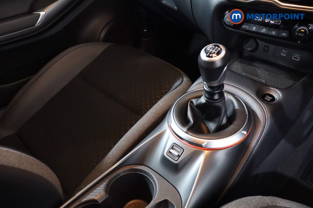 Nissan Juke N-Connecta Manual Petrol SUV - Stock Number (1635888) - 18th supplementary image