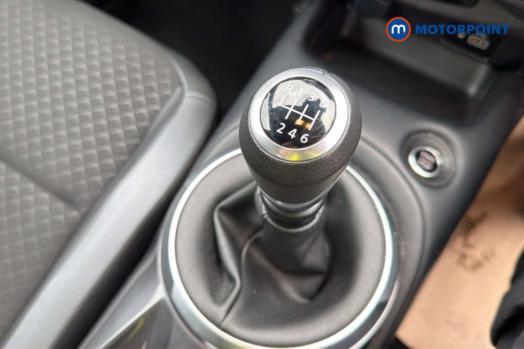 Nissan Juke N-Connecta Manual Petrol SUV - Stock Number (1640238) - 15th supplementary image