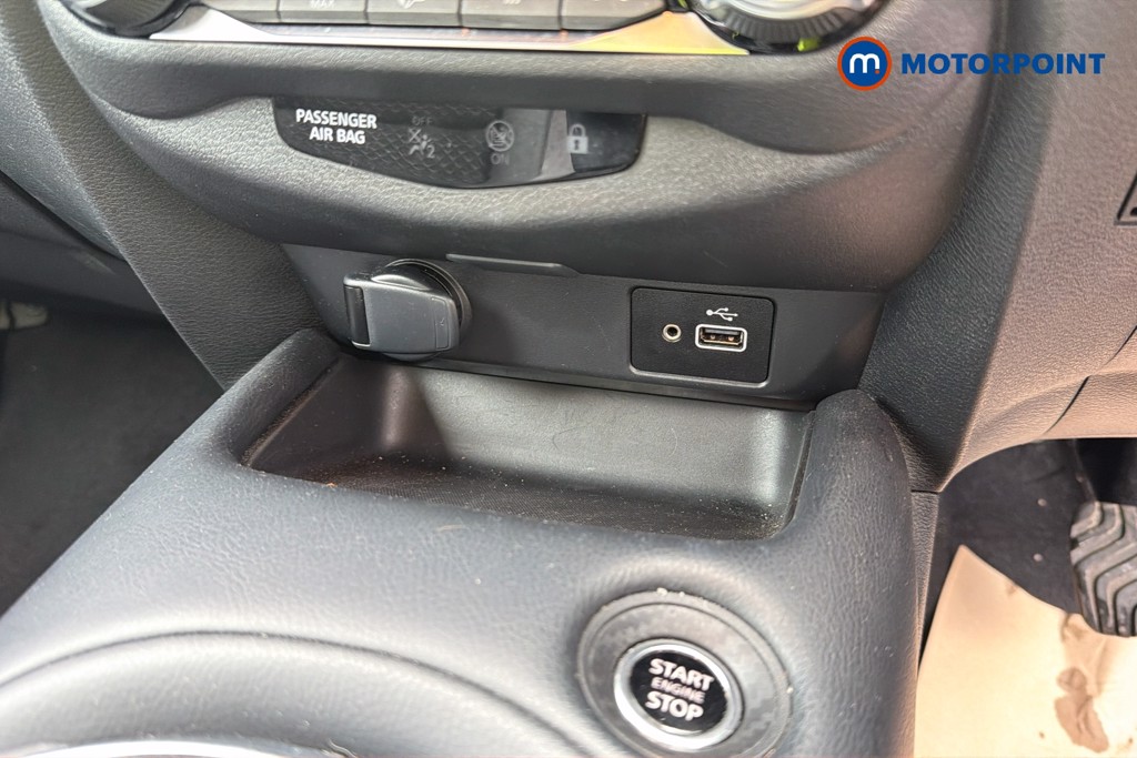 Nissan Juke N-Connecta Manual Petrol SUV - Stock Number (1640238) - 17th supplementary image