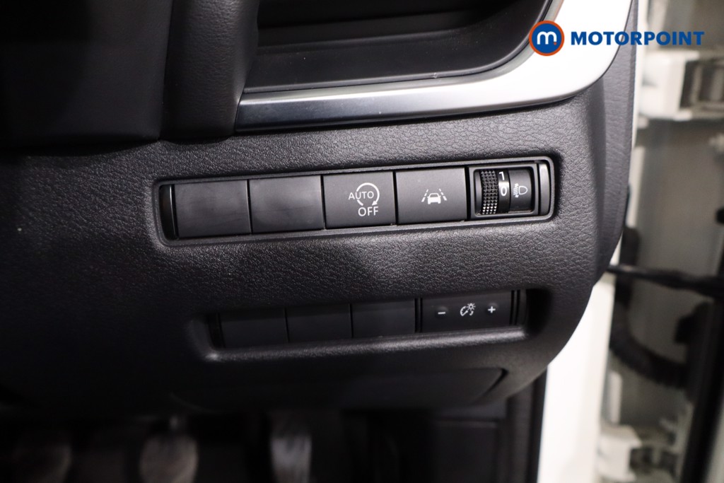 Nissan Qashqai Acenta Premium Manual Petrol SUV - Stock Number (1641766) - 16th supplementary image