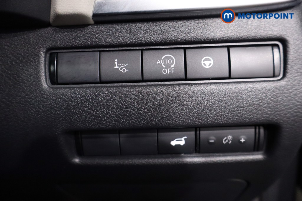 Nissan Qashqai Tekna Manual Petrol SUV - Stock Number (1642151) - 17th supplementary image