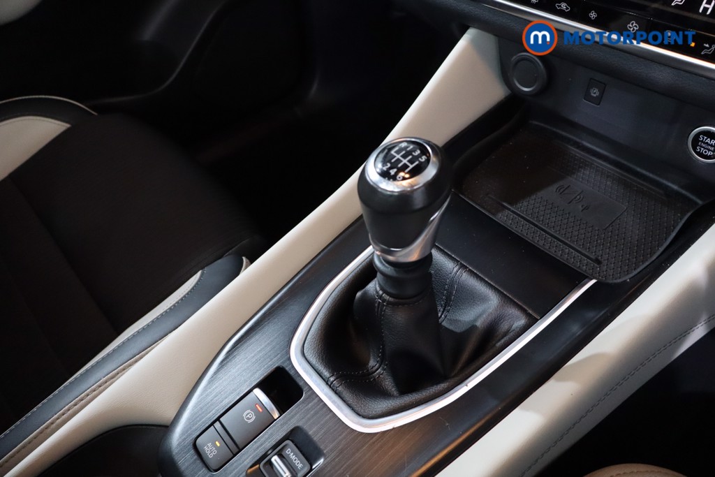 Nissan Qashqai Tekna Manual Petrol SUV - Stock Number (1642151) - 19th supplementary image