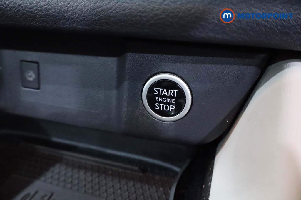 Nissan Qashqai Tekna Manual Petrol SUV - Stock Number (1642151) - 20th supplementary image