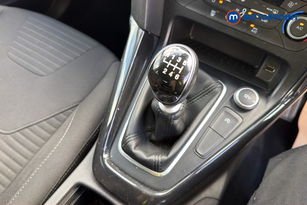 Ford Focus Titanium Manual Petrol Hatchback - Stock Number (1621730) - 15th supplementary image