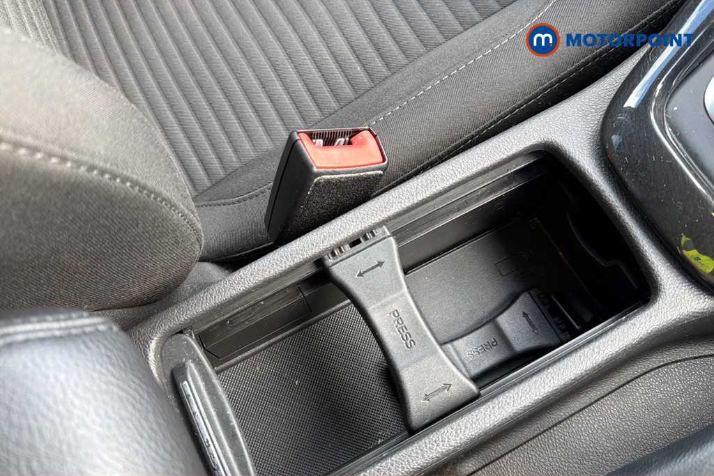 Ford Focus Titanium Manual Petrol Hatchback - Stock Number (1621730) - 16th supplementary image