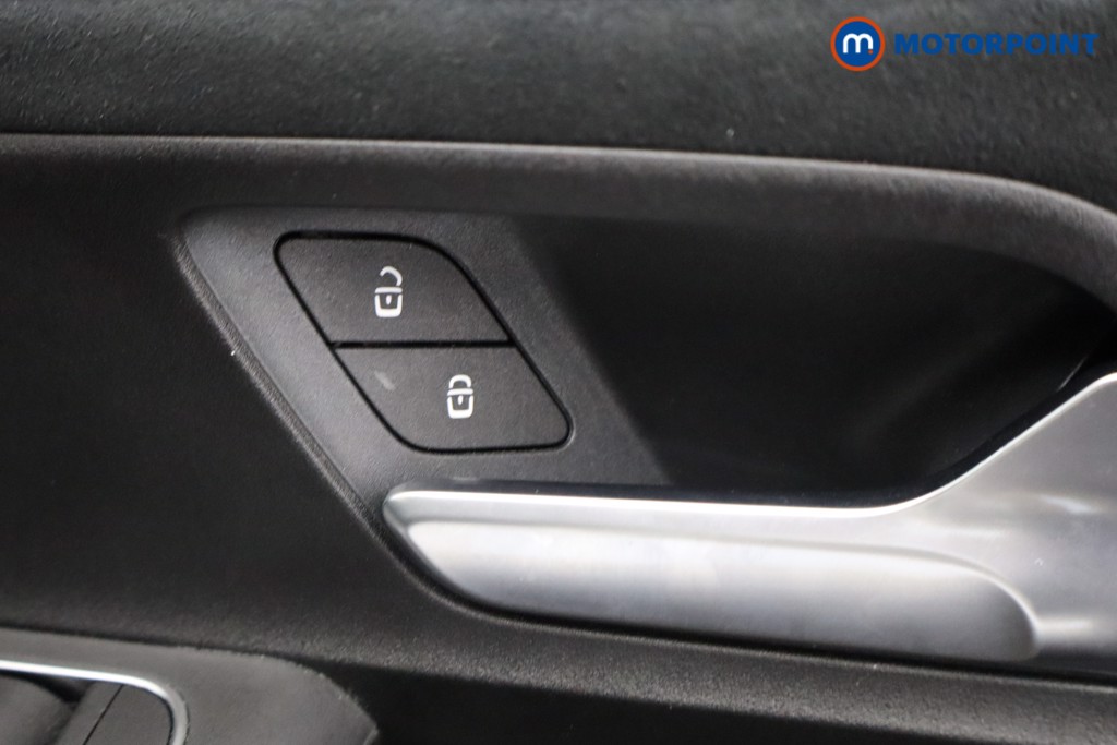 Mercedes-Benz GLB Amg Line Automatic Petrol SUV - Stock Number (1633747) - 12th supplementary image