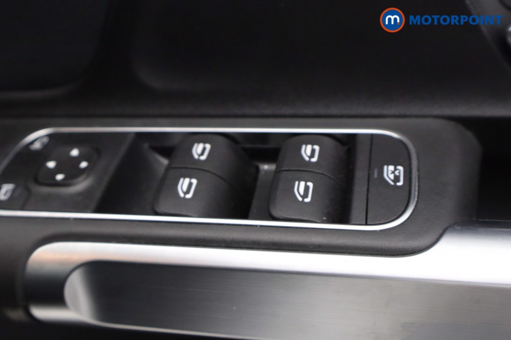 Mercedes-Benz GLB Amg Line Automatic Petrol SUV - Stock Number (1633747) - 13th supplementary image