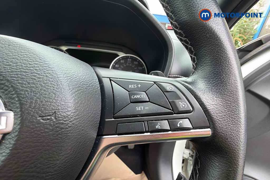 Nissan Juke N-Connecta Automatic Petrol SUV - Stock Number (1634190) - 4th supplementary image