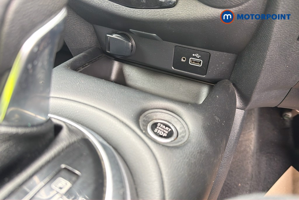 Nissan Juke N-Connecta Automatic Petrol SUV - Stock Number (1634190) - 17th supplementary image