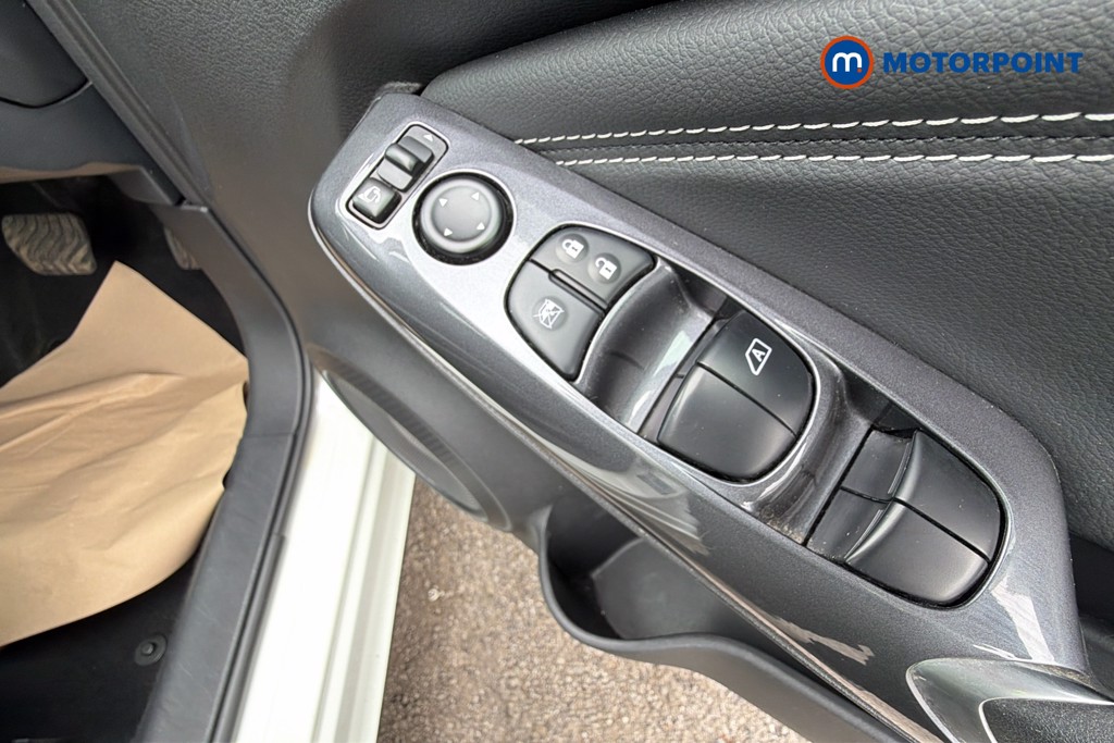 Nissan Juke N-Connecta Automatic Petrol SUV - Stock Number (1634190) - 20th supplementary image