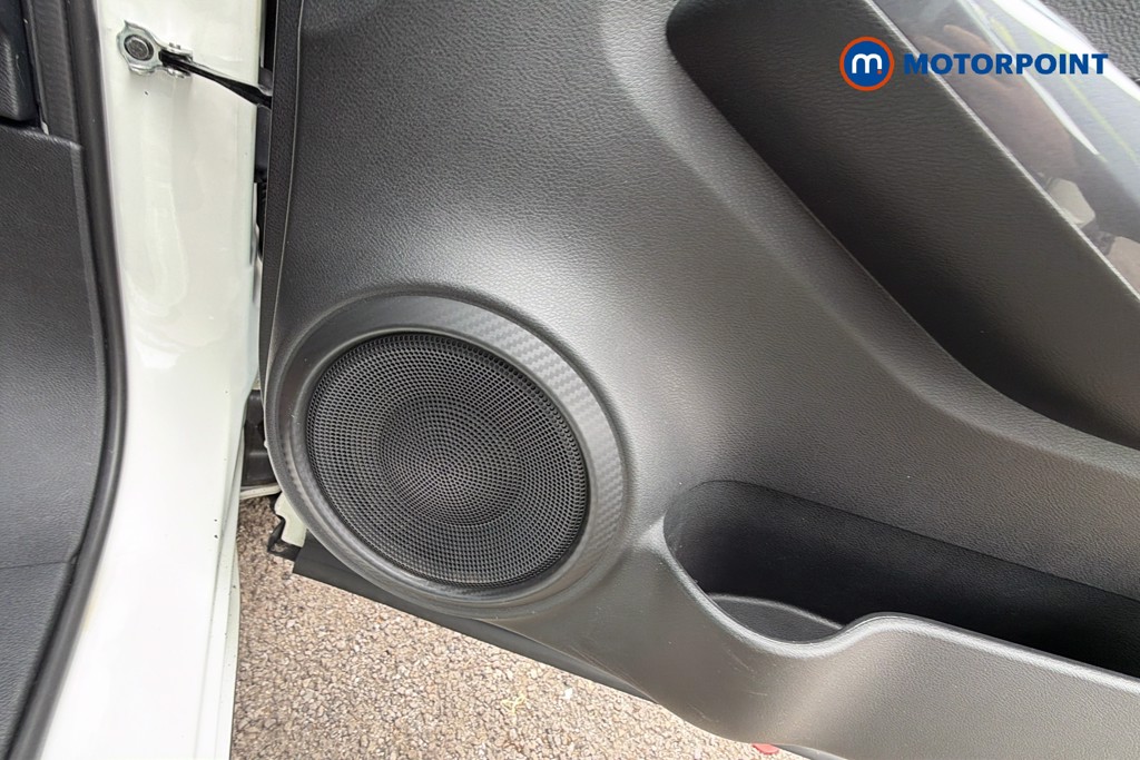 Nissan Juke N-Connecta Automatic Petrol SUV - Stock Number (1634190) - 21st supplementary image