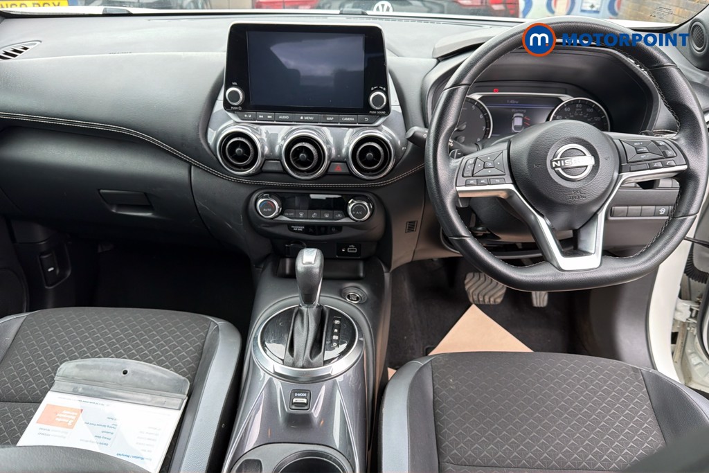 Nissan Juke N-Connecta Automatic Petrol SUV - Stock Number (1634190) - 1st supplementary image