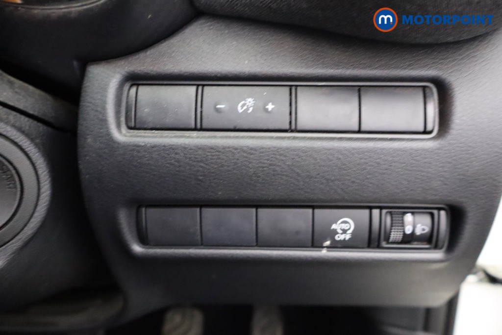 Nissan Juke Acenta Premium Manual Petrol SUV - Stock Number (1636194) - 13th supplementary image