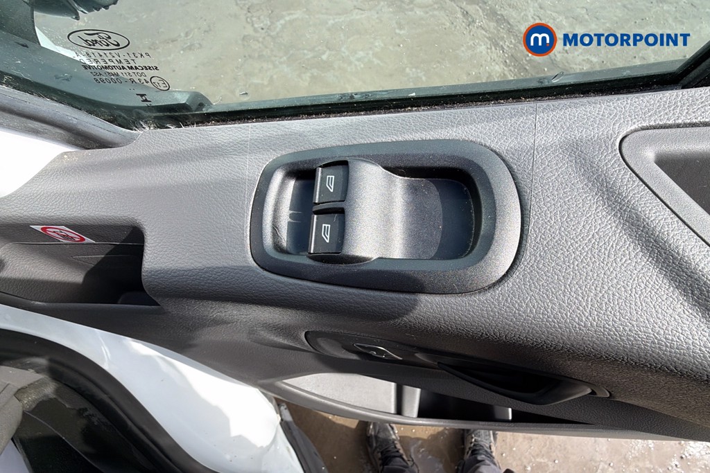 Ford Transit Limited Automatic Diesel Medium Roof Van - Stock Number (1639922) - 20th supplementary image