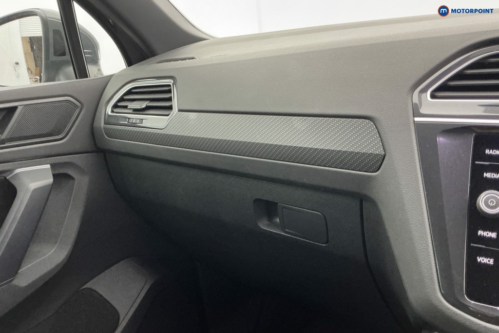 Volkswagen Tiguan R-Line Automatic Petrol SUV - Stock Number (1640544) - 17th supplementary image