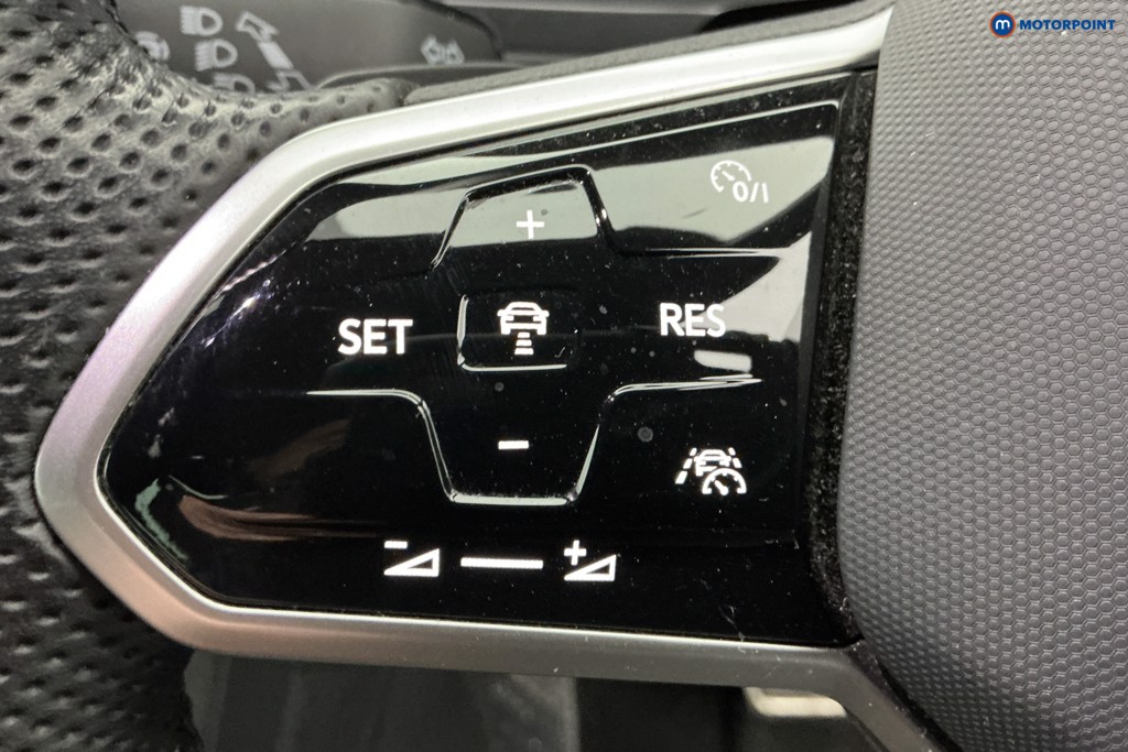 Volkswagen Tiguan R-Line Automatic Petrol SUV - Stock Number (1640544) - 19th supplementary image