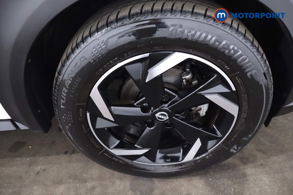 Nissan Juke N-Connecta Manual Petrol SUV - Stock Number (1642631) - 9th supplementary image