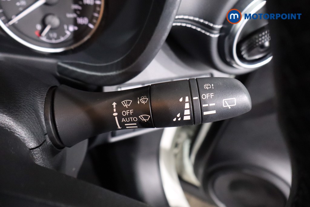 Nissan Juke N-Connecta Manual Petrol SUV - Stock Number (1642631) - 15th supplementary image