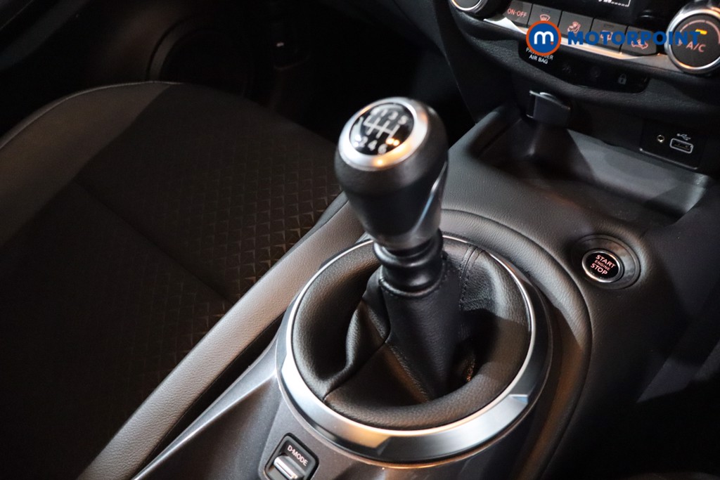 Nissan Juke N-Connecta Manual Petrol SUV - Stock Number (1642631) - 20th supplementary image