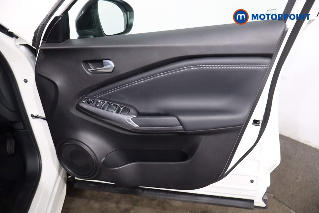 Nissan Juke N-Connecta Manual Petrol SUV - Stock Number (1642631) - 23rd supplementary image