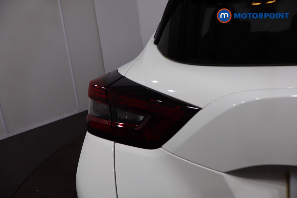 Nissan Juke N-Connecta Manual Petrol SUV - Stock Number (1642631) - 33rd supplementary image