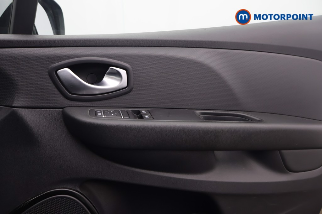 Renault Clio Iconic Manual Petrol Hatchback - Stock Number (1611565) - 9th supplementary image