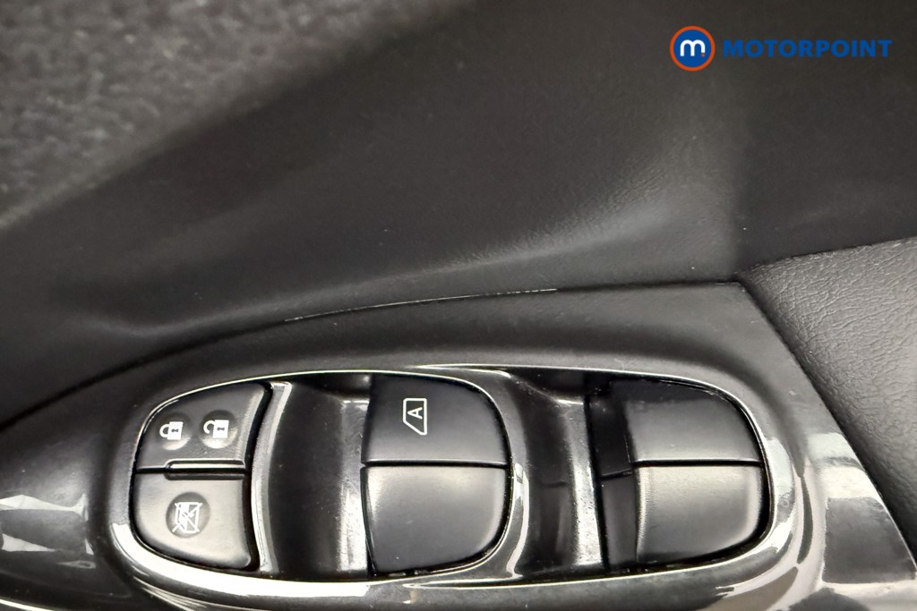 Nissan Juke Tekna Manual Petrol SUV - Stock Number (1629010) - 19th supplementary image
