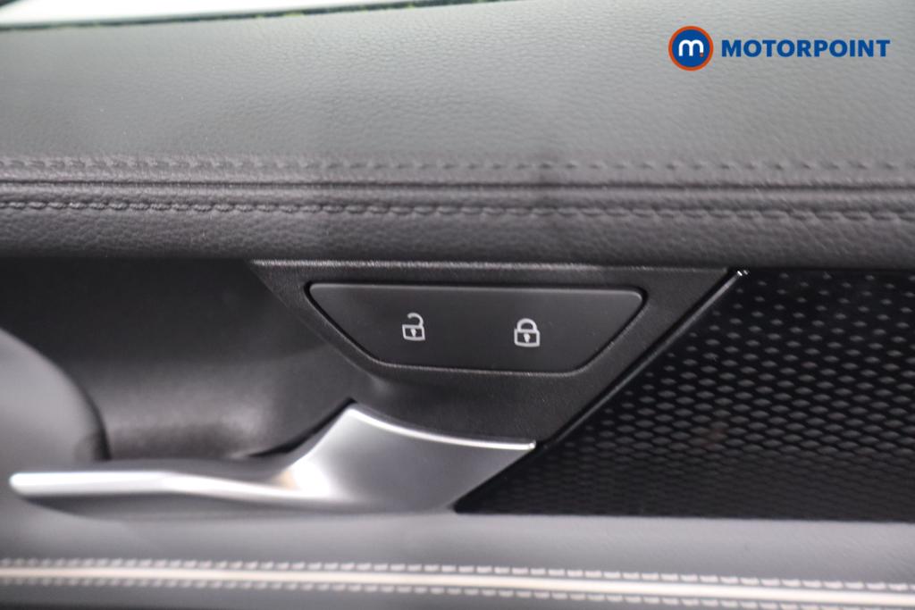 Volkswagen Passat Life Automatic Petrol Plug-In Hybrid Estate - Stock Number (1632899) - 11th supplementary image