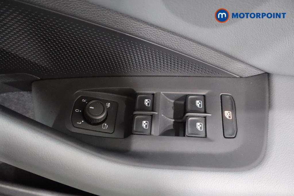 Volkswagen Passat Life Automatic Petrol Plug-In Hybrid Estate - Stock Number (1632899) - 12th supplementary image