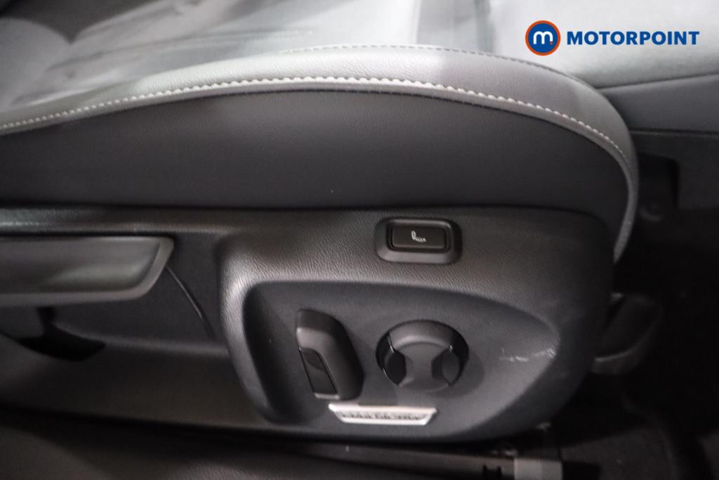 Volkswagen Passat Life Automatic Petrol Plug-In Hybrid Estate - Stock Number (1632899) - 14th supplementary image