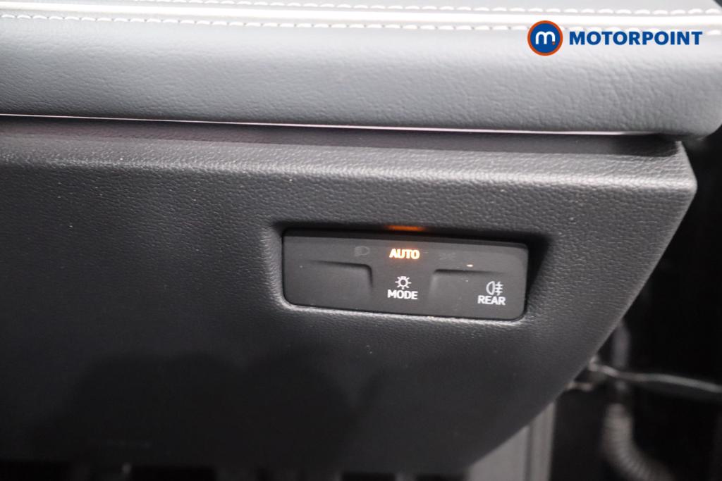 Volkswagen Passat Life Automatic Petrol Plug-In Hybrid Estate - Stock Number (1632899) - 16th supplementary image