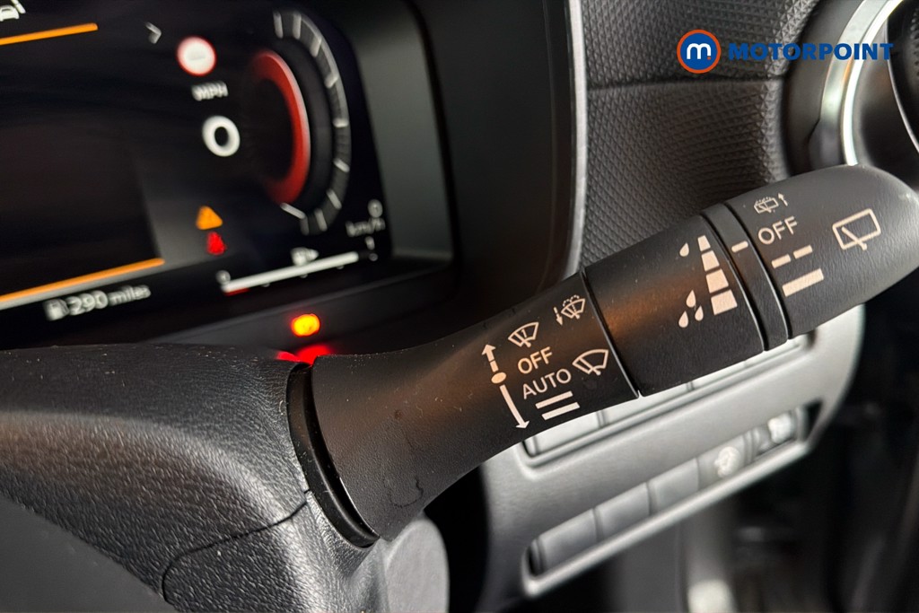 Nissan Juke N-Connecta Manual Petrol SUV - Stock Number (1635881) - 7th supplementary image