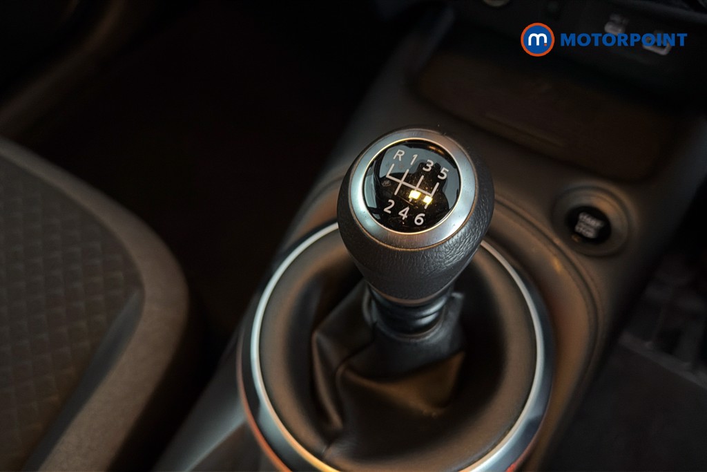 Nissan Juke N-Connecta Manual Petrol SUV - Stock Number (1635881) - 15th supplementary image