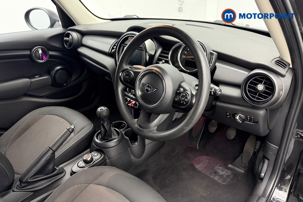 Mini Hatchback Cooper Classic Manual Petrol Hatchback - Stock Number (1638636) - 6th supplementary image