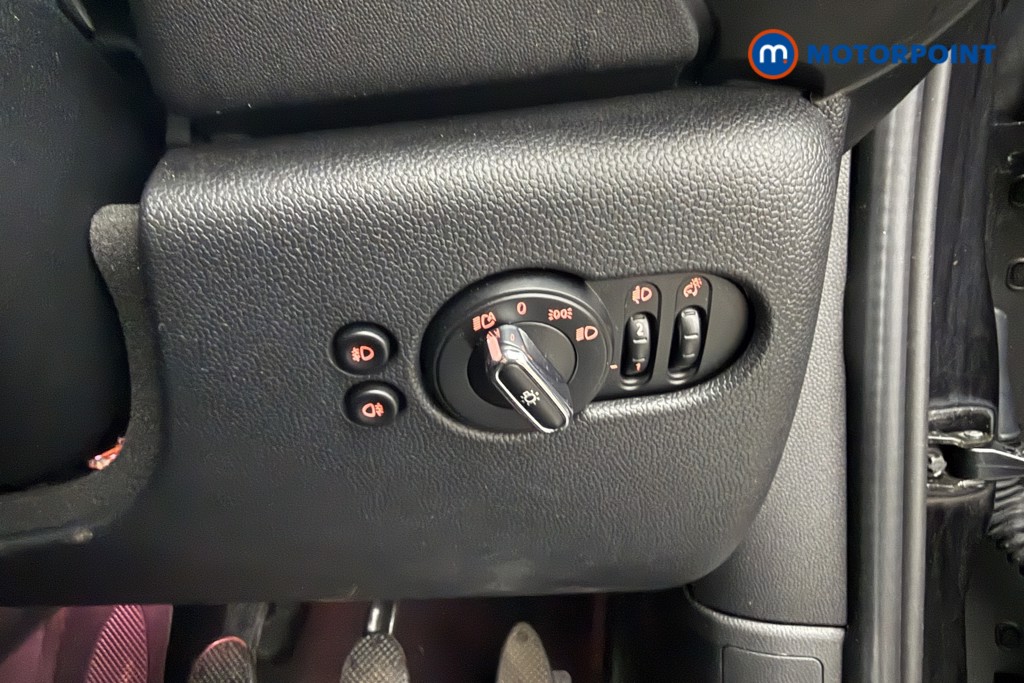 Mini Hatchback Cooper Classic Manual Petrol Hatchback - Stock Number (1638636) - 17th supplementary image